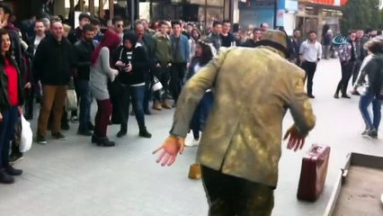 Sokaklarda heykeller de canlandı