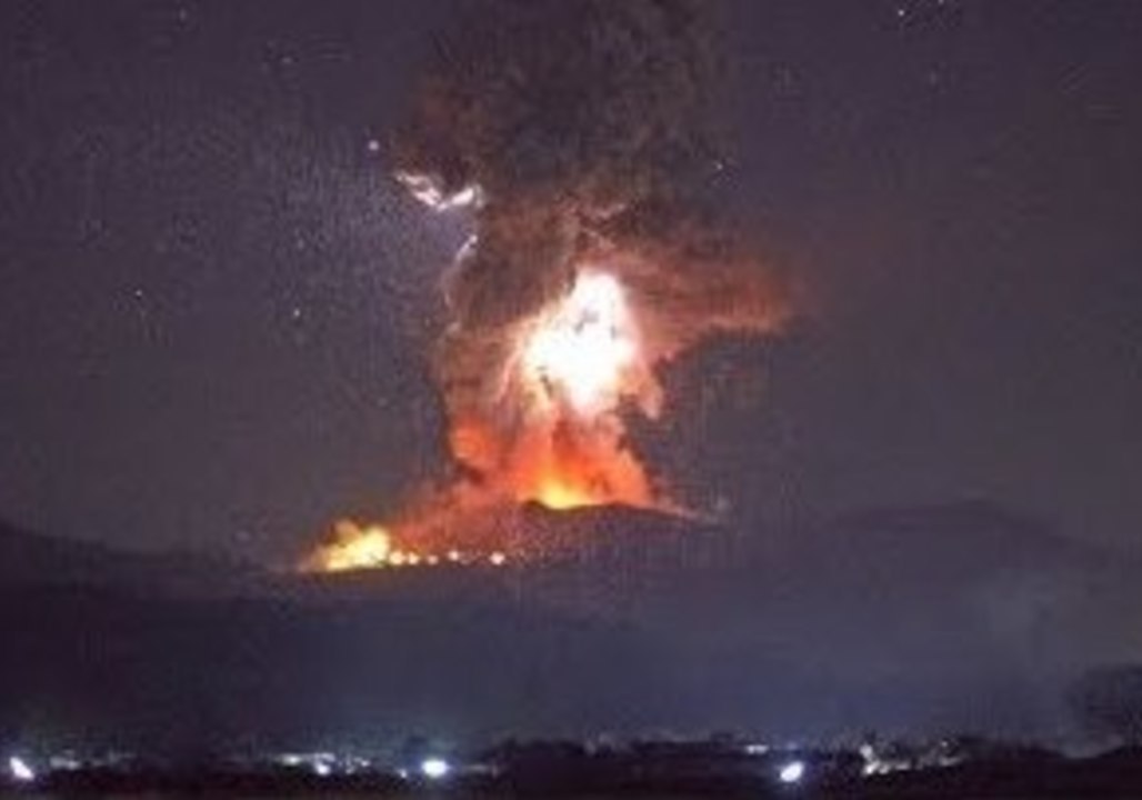 Explosive Sounds Heard During Eruption at Mount Shinmoedake