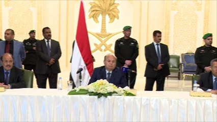 وزير يمني يدعو لمظاهرات تطالب بعودة هادي