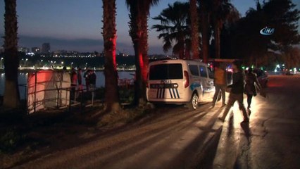 El freni çekilmeyen araç nehre böyle battı