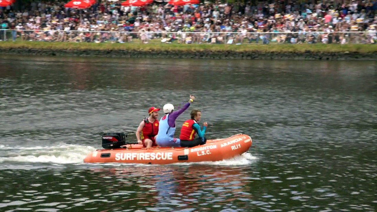 Aussies plunge into river in DIY gliders for charity