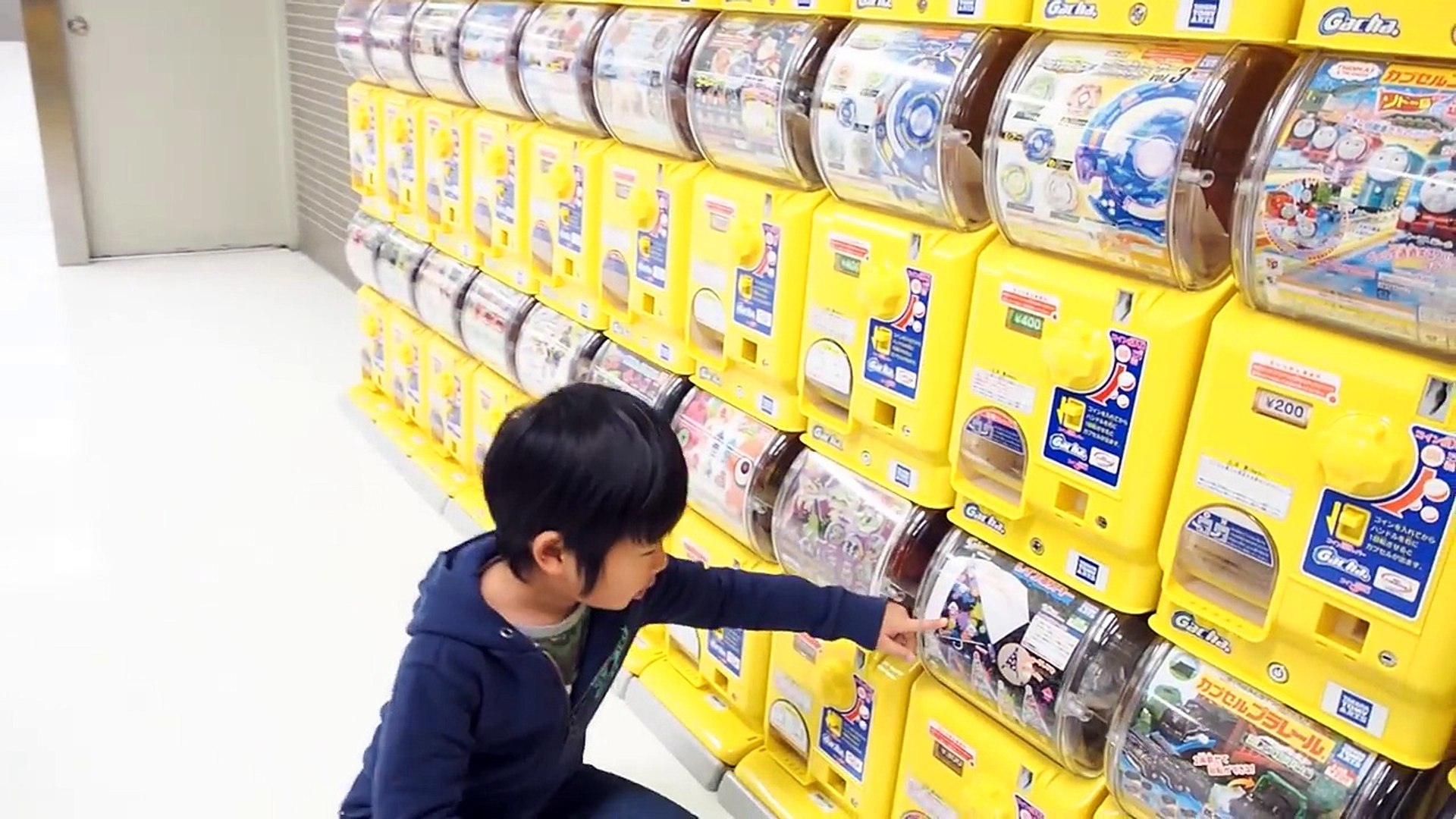 成田空港の大量ガチャガチャ がっちゃん 第2ターミナル Video Dailymotion