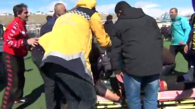 Dili boğazına kaçan futbolcu ölümden döndü