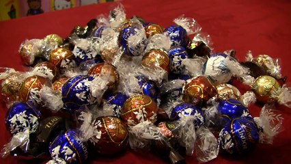 Ω (HD) ASMR - LINDT LINDOR Chocolate ( Eating Sounds )