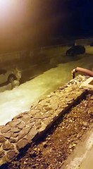 Las olas arrasan con los coches en Garachico 2