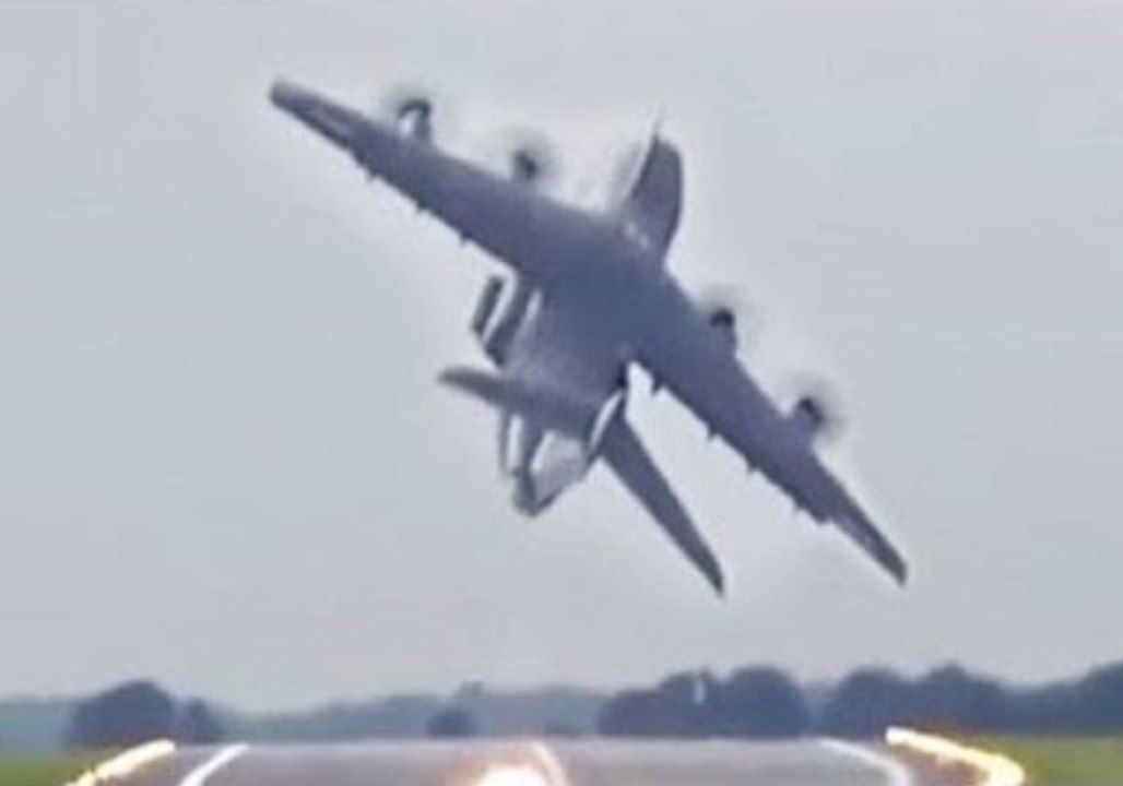 Airbus A400M Pilot Performs Vomit-Inducing Takeoff
