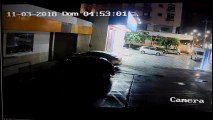 Câmera flagra dupla abandonando carro de motorista de aplicativo assassinado