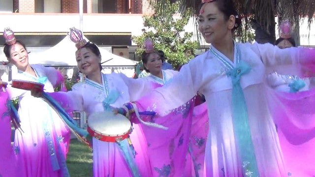 ParMas 18.06 Traditional Chinese Dancers Hua Xing, Belly Dances