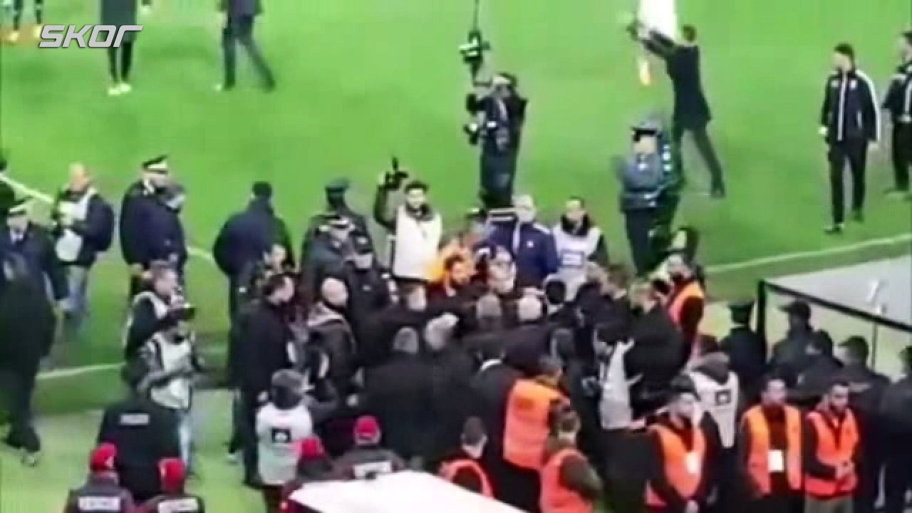 Başkan silahla sahaya girdi