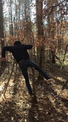 Casser un arbre avec son pied... ça fait mal !