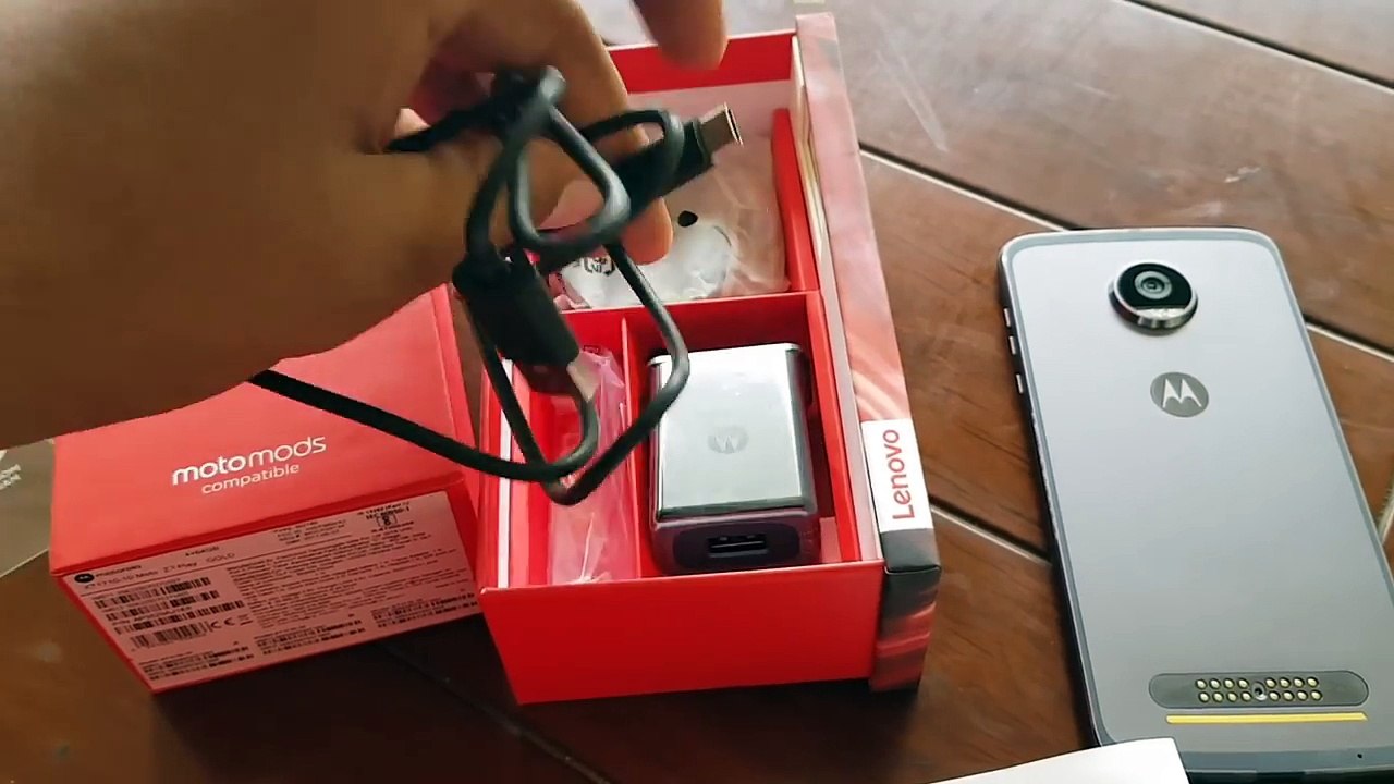 Moto Z2 Play India Unboxing, Hands on, Camera, Features, Moto Mods