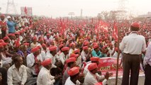 Mumbai : 50,000 farmers march from Nashik to protest against political apathy | Oneindia News