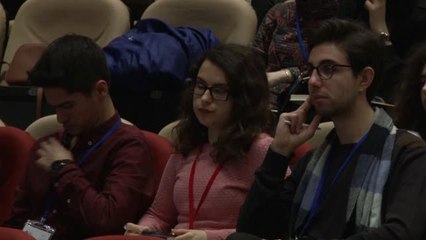 Prof. Dr. Akalan: '1 Kilo Almak Dizlerdeki Yükü 8 Kat Artırıyor?