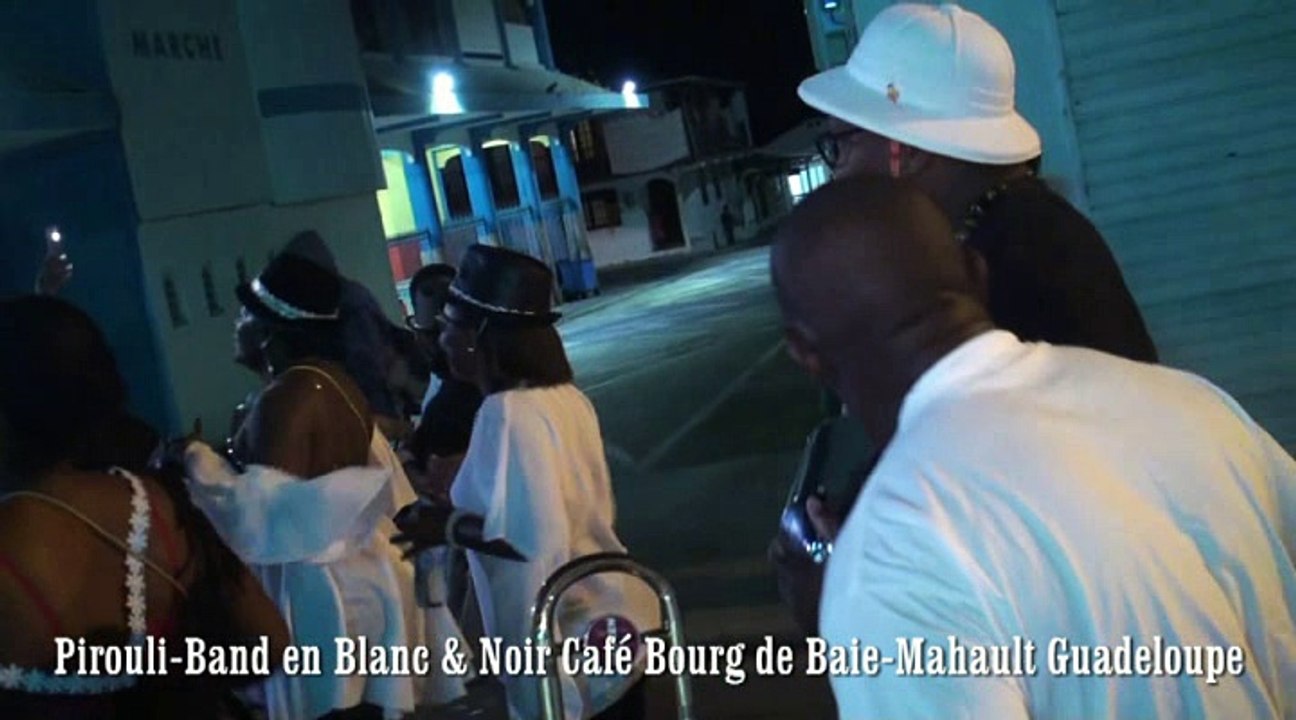 Pirouli-Band Baie Mahault Defile BlancNoir 27 02 2018
