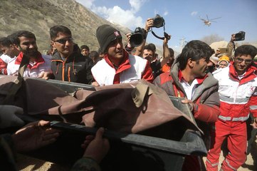 Jetin Enkazına Ulaşan Dağcılar Cenazeleri Böyle Taşıdı