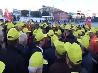 TAKSİCİLERDEN ADLİYE ÖNÜNDE UBER EYLEMİ