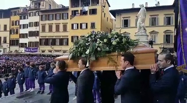 Lhommage vibrant des supporters de la Fiorentina à Davide Astori