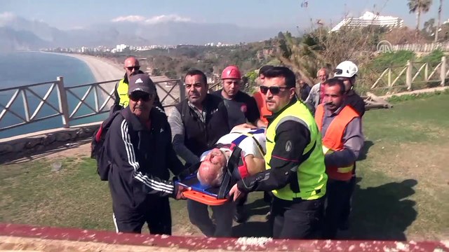 Falezlerden düşen kişi yaralandı - ANTALYA