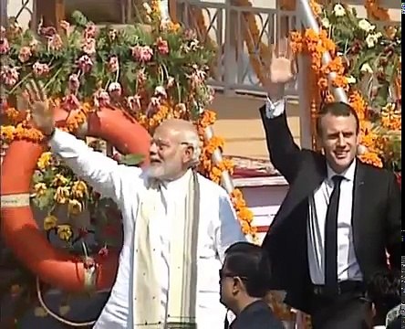नरेंद्र मोदी, योगी आदित्यनाथ और फ्रांस के राष्ट्रपति मैक्रॉन नौकायन गंगा नदी में, वाराणसी