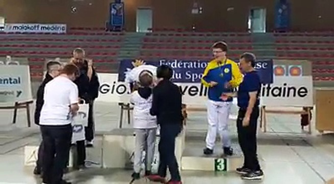 Le podium de notre champion : Julien sur la tro...
