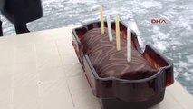 Ardahan Çıldır Gölü'nün Buzlu Yüzeyinde Doğum Günü Kutlaması