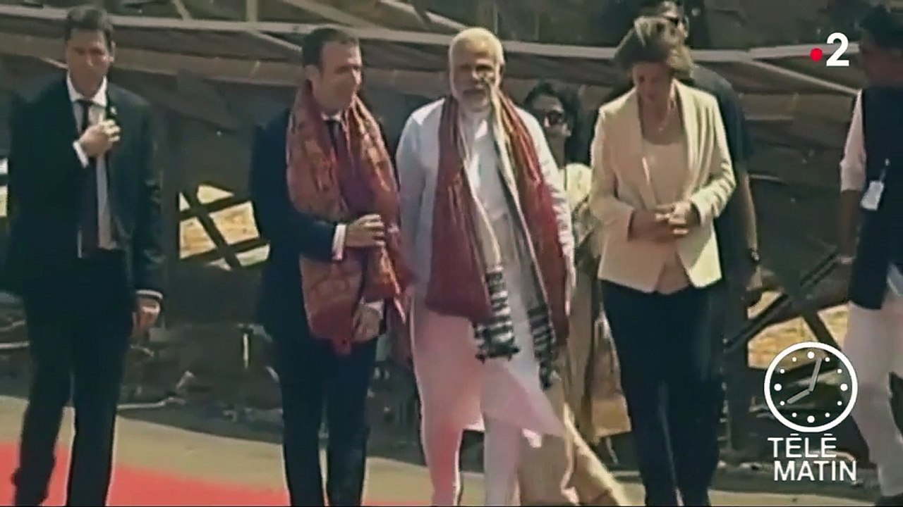 Inde : Emmanuel Macron inaugure une centrale solaire