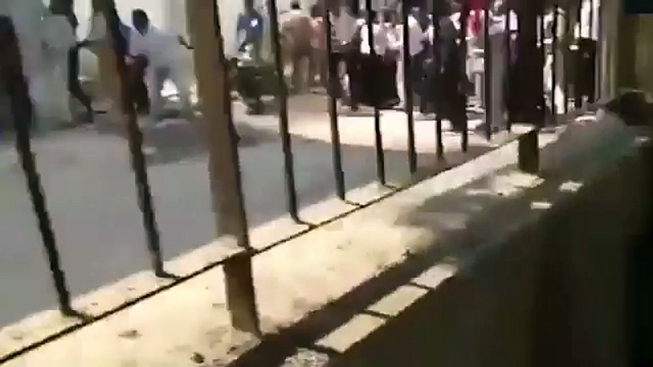 Un léopard enragé saute d'une maison et mord un homme en Inde !