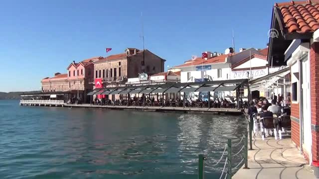 Ayvalık 63 Yıldır İstiklal Marşı İçin Saygı Duruşunda