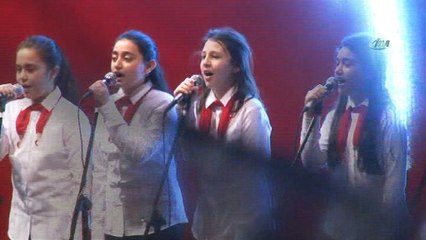 Üsküdar'da Ortaokullar arasında İstiklal Marşı'nı güzel okuma yarışmasının finali yapıldı