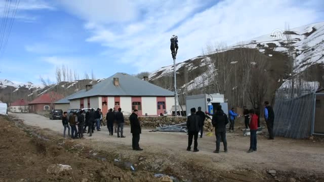 Köylülerin Halaylı Şebeke Sevinci