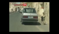 Zincirle bağladığı köpeği otomobiliyle koşturdu