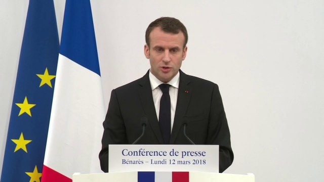 Syrie : Est-ce que les moments d'absence de dialogue avec la Russie ont permis d'avancer? , s'interroge Macron, interrogé sur les déclarations de Hollande
