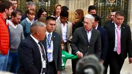 Direita vence legislativas na Colômbia