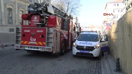 Tarihi Binada Kendini Asarak İntihar Etti