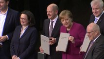 Almanya'da büyük koalisyon anlaşması imzalandı
