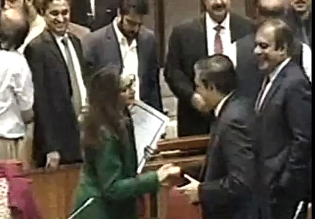 Watch How Senator Sherry Rehman Congratulates Saleem Mandviwala?