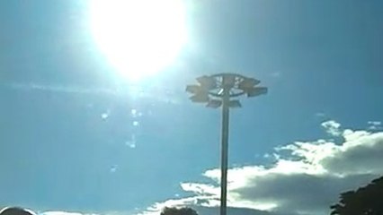 Taxistas de Barcelona se encaran con un conductor de VTC en una gasolinera de Barcelona.