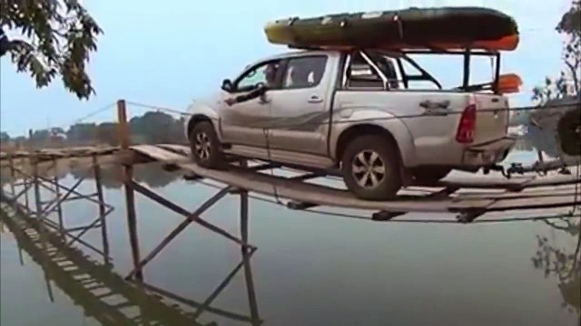 Il faut les avoir accrochées pour prendre se pont en voiture... ou etre fou..