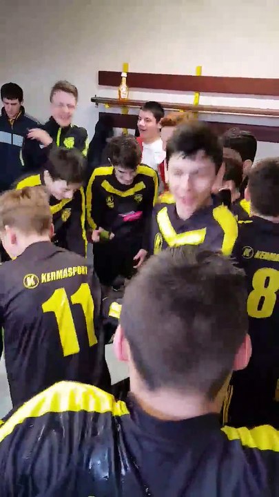 Le cri de guerre des U15 A après leur victoire face aux GDR B
