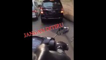 PARAH.!!! Mobil Anies Baswedan Serobot Macet Emak-Emak Ngomel Sepanjang Jalan