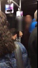 Metrobüste öpüşen çiftleri görünce deliren adam