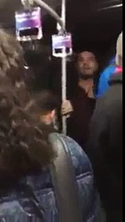 Metrobüste öpüşme tartışması: Ahlak bekçisiyim, ben Avrupalı değilim