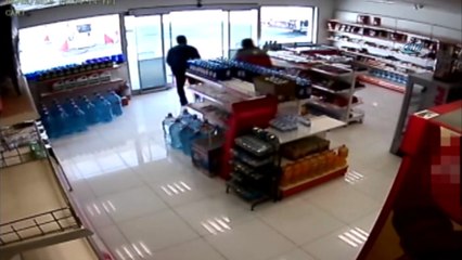 Akü hırsızları önce güvenlik kamerasına ardından jandarmaya yakalandı