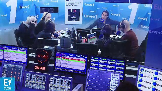 Gisèle, secrétaire de François Hollande : François a donné une interview au Monde, il est épuisé ! On est parti à Quiberon pour lever le pied !