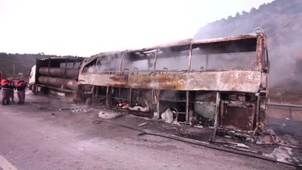 Tıra Çarpan Yolcu Otobüsü Alev Aldı (2)