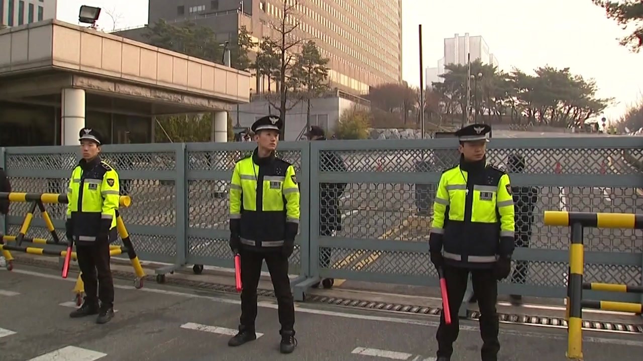 "준비는 끝났다"...검찰청사 긴장 고조 / YTN