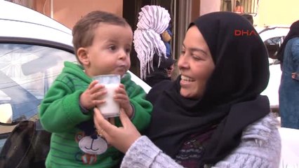 İzmir'de Suriyeli Çocuklara da Süt Dağıtımına Başlandı