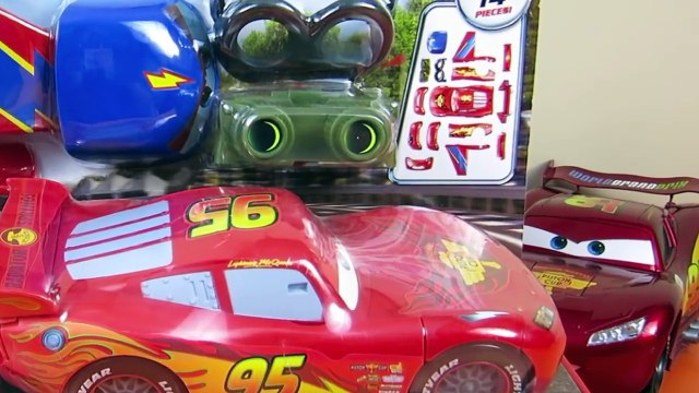 DISNEY CARS DESIGN & DRIVE LIGHTNING MCQUEEN HAWK TRANSFORMER NIGHT VISION PISTON CUP