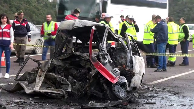 Otoyolda ters yönde ilerleyen otomobil kazaya neden oldu (2) - YALOVA