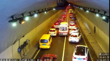 İnsanlık Buna Denir | Sıkışık Trafik de Ambülansa Yol Verme